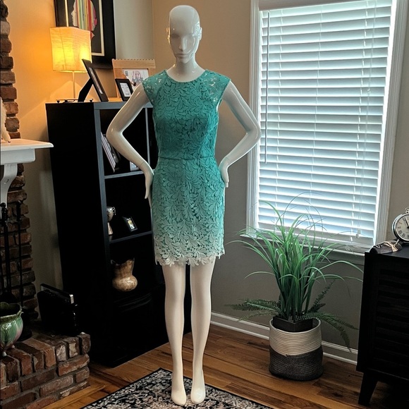 Adelyn Rae Seagram Lace Dress with underlay
Size: XS - Picture 1 of 5